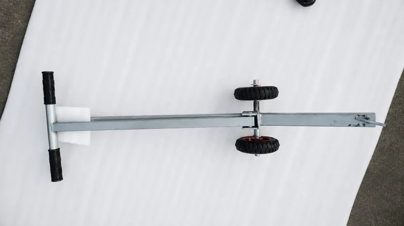 Wheeled cover-lifting trolley, top view
