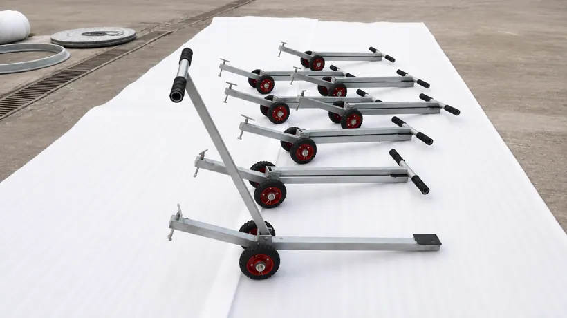 Set of cover-lifting trolleys