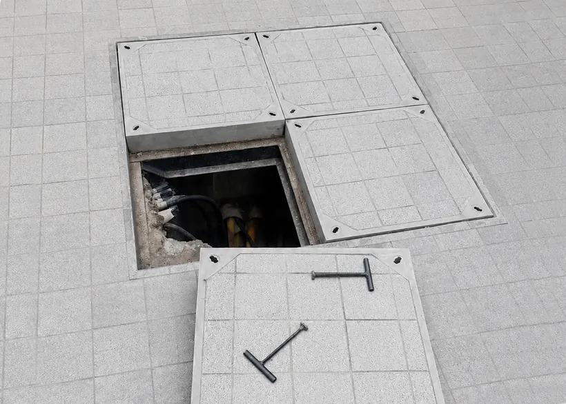 Recess covers giving chamber access